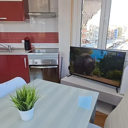 Port 3 Apartment *